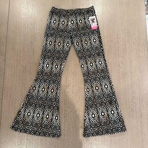 💕Girls So Nikki Diamond Pattern Flare Pants - Black, White, and Tan in size XL
